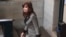 La expresidente argentina Cristina Fernández de Kirchner deja la corte federal en Buenos Aires el 13 de agosto de 2018.