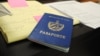 Vista de un pasaporte cubano. 