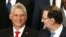 El presidente del Gobierno, Mariano Rajoy (d), conversa con el vicepresidente de Cuba, Miguel Díaz-Canel, en la Cumbre de la UE-Celac. 