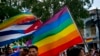 Activistas de la comunidad LGBTIQ en Cuba durante una marcha espontánea contra la homofobia el 11 de mayo de 2019. (AP Photo/Ramón Espinosa).