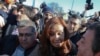 La expresidenta argentina Cristina Fernández de Kirchner a su llegada a un tribunal en Buenos Aires en 2017. (Foto: Archivo)