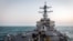 El destructor de misiles guiados USS John S. McCain transita por el Mar de China Meridional.