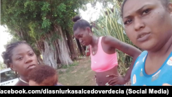 Al menos tres mujeres protestaron este sábado junto a sus hijos en exigencia de electricidad.