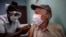 Una persona recibe una dosis de Abdala, de fabricación cubana. AP Foto/Ramón Espinosa
