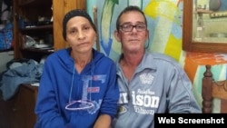 Eralidis Frómeta junto a su esposo Lázaro Yuri Valle Roca (Foto tomada de su perfil de Facebook)