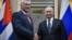 El gobernante de Cuba, Miguel Díaz-Canel, es recibido el martes por Vladimir Putin en la residencia del Presidente ruso en las afueras de Moscú (Foto: Alexander Nemenov/AFP).