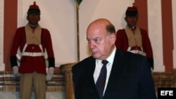 El secretario general de la OEA, José Miguel Insulza, durante una rueda de prensa en La Paz. 