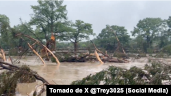 En tan solo 45 minutos la crecida del río Guadalupe superó los 8 pies.