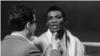 El boxeador cubano José Legrá, antes de su tope contra Yves Desmarets, en 1967. (Captura de video del canal de Youtube Retroclips) 